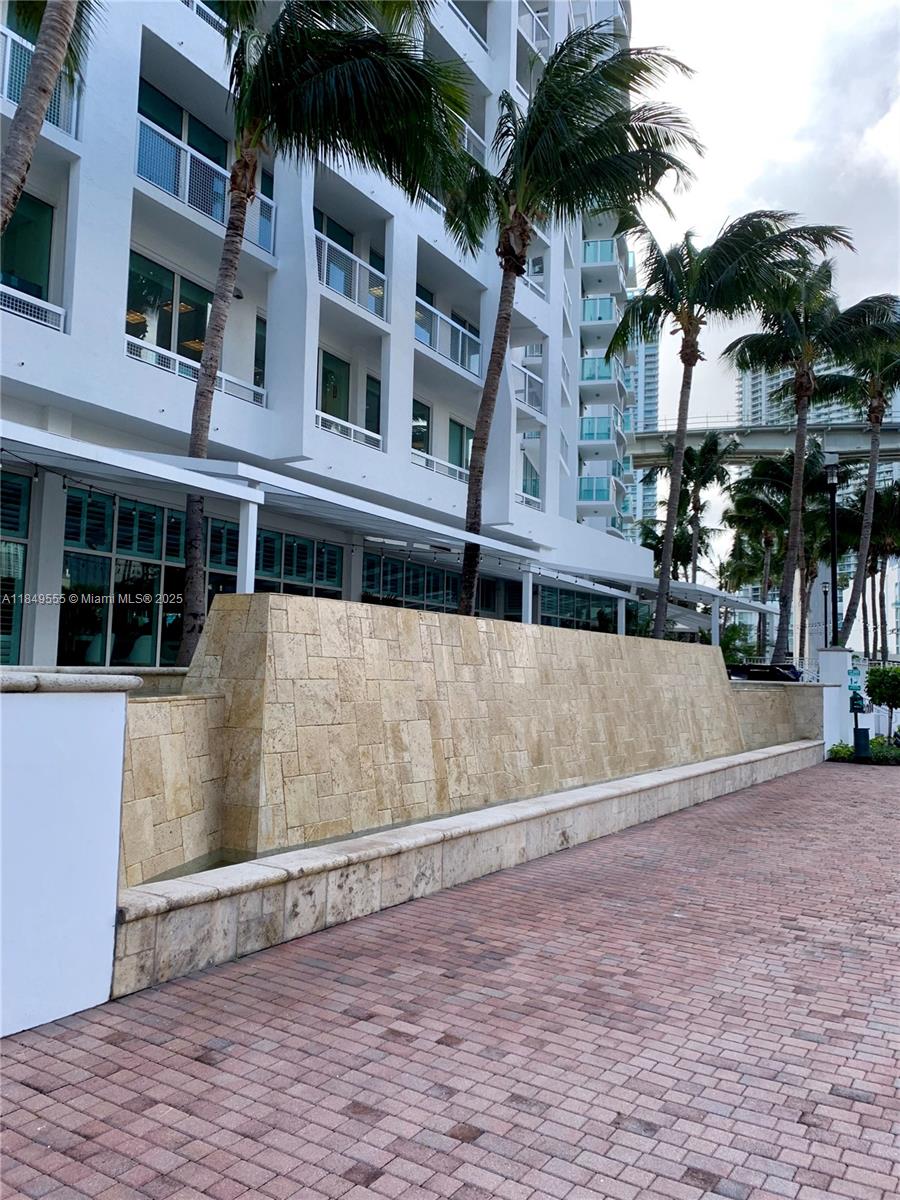 41 SE 5th St #1011