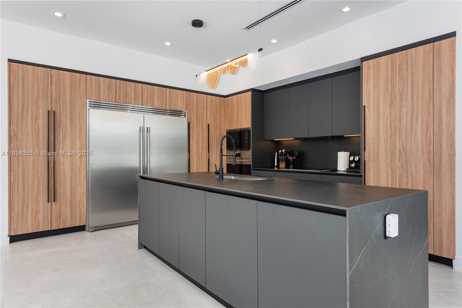 1960 NE 197th Ter Miami, FL 33179