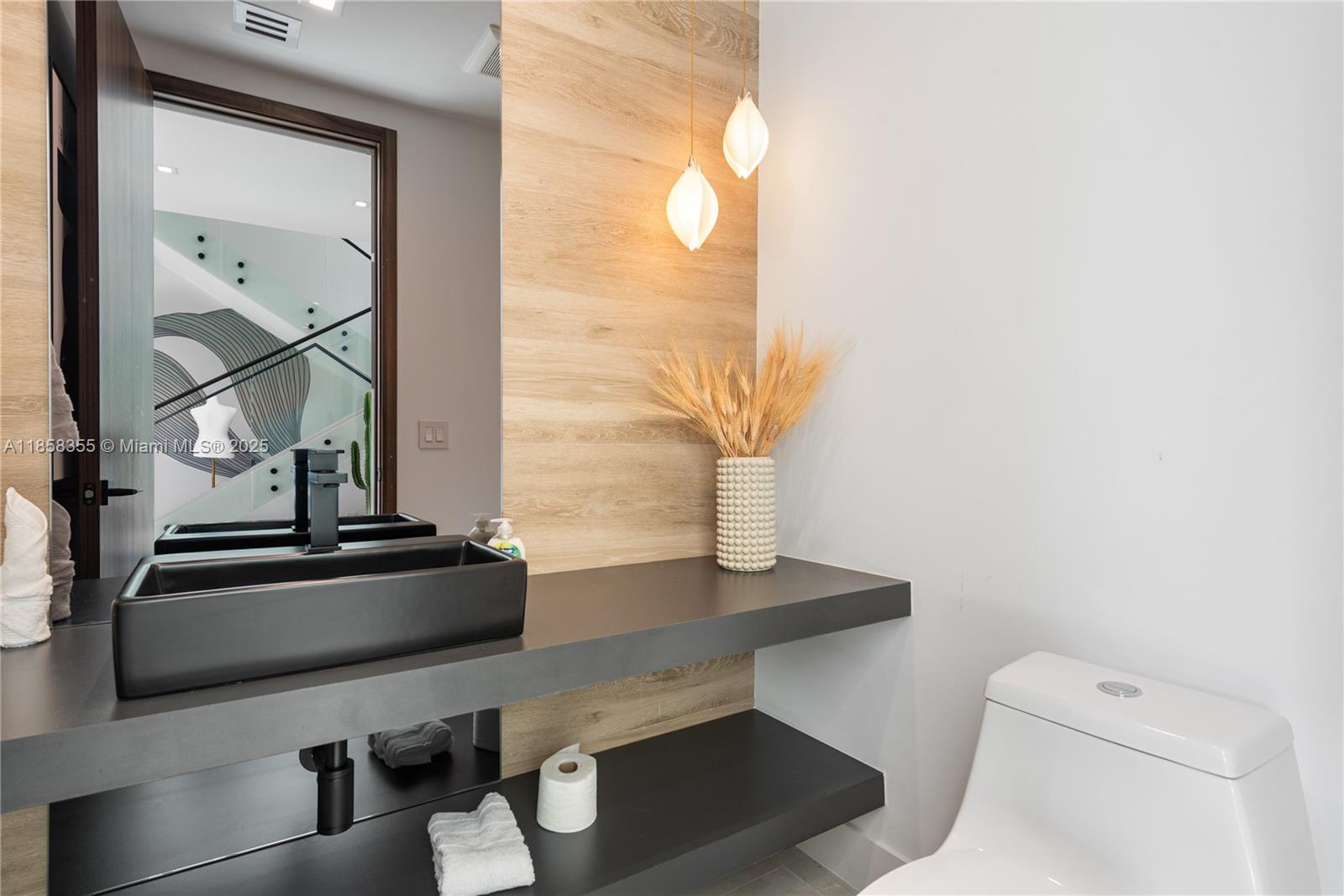 1960 NE 197th Ter Miami, FL 33179