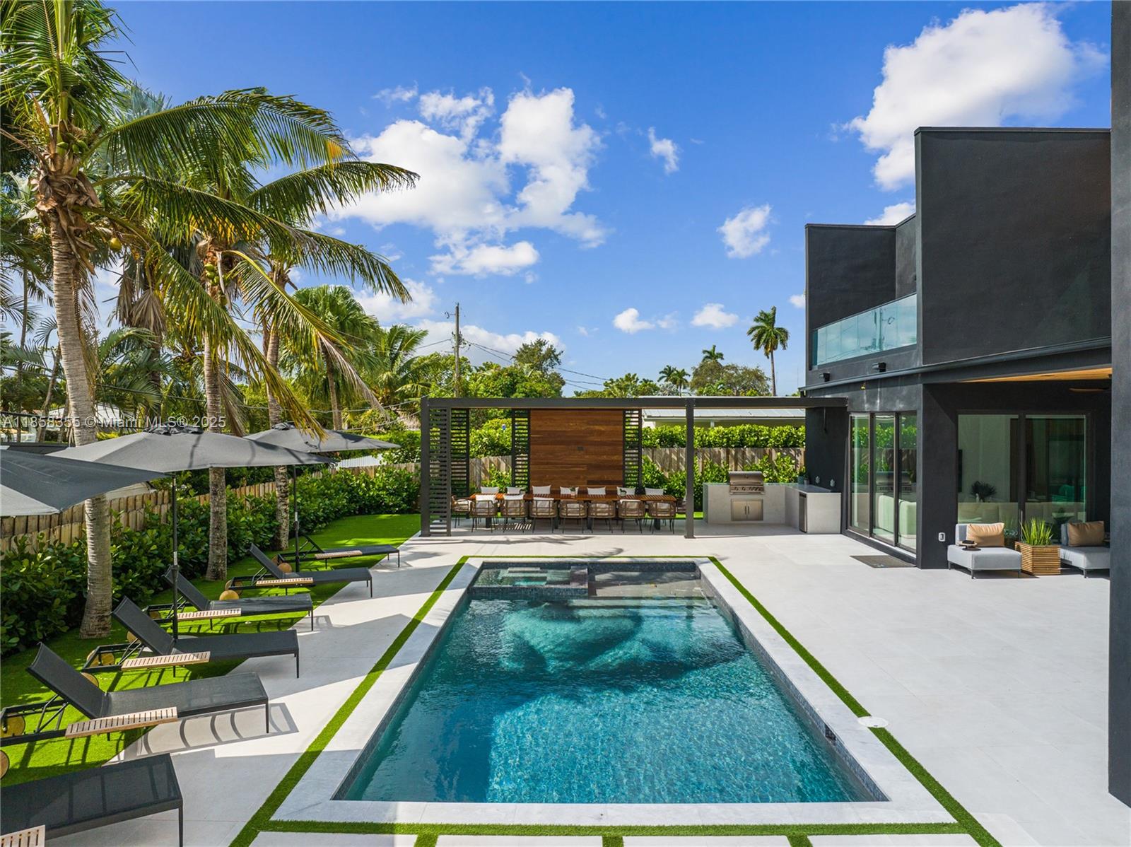 1960 NE 197th Ter Miami, FL 33179