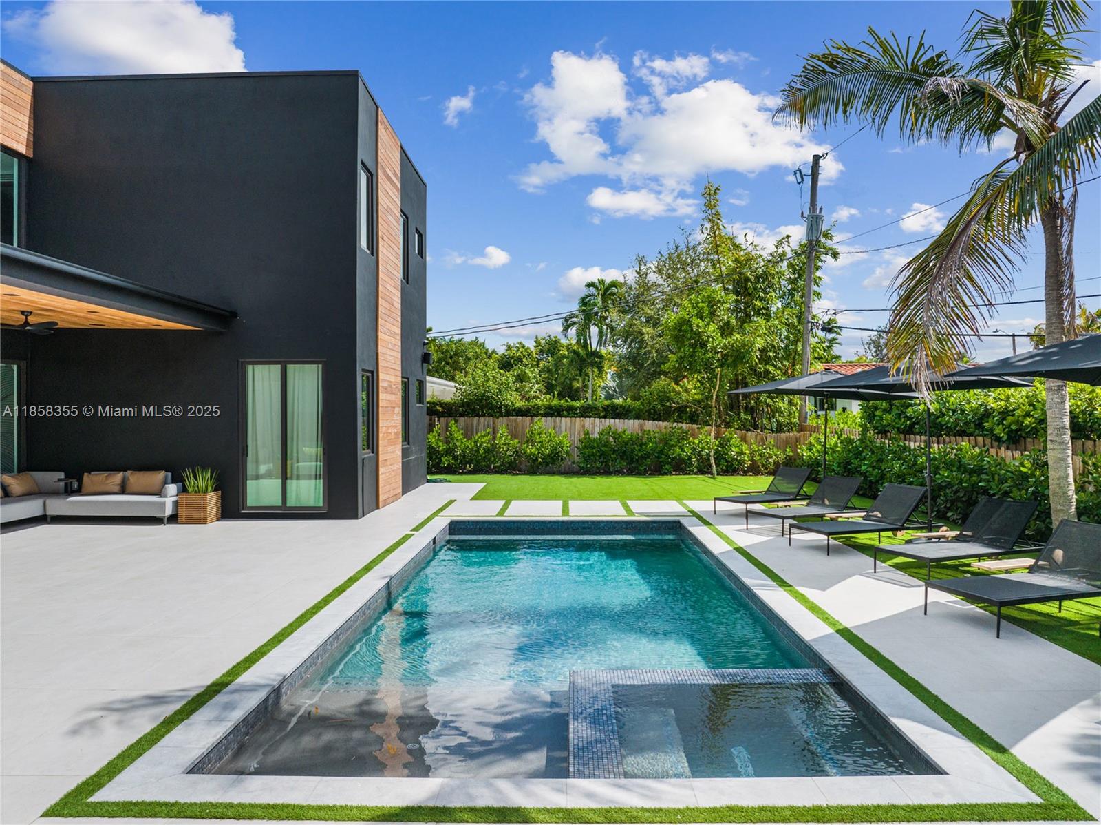 1960 NE 197th Ter Miami, FL 33179