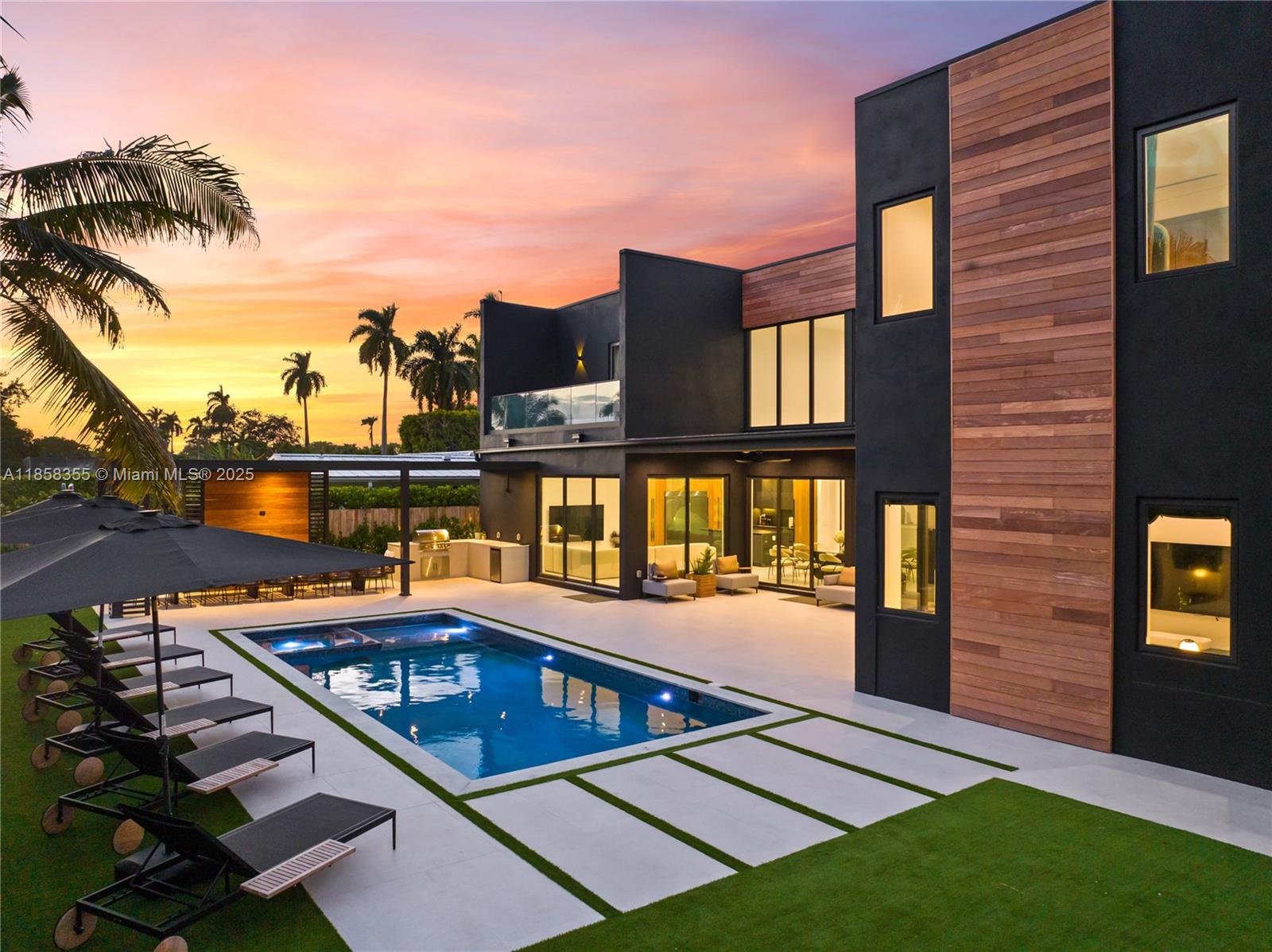 1960 NE 197th Ter Miami, FL 33179