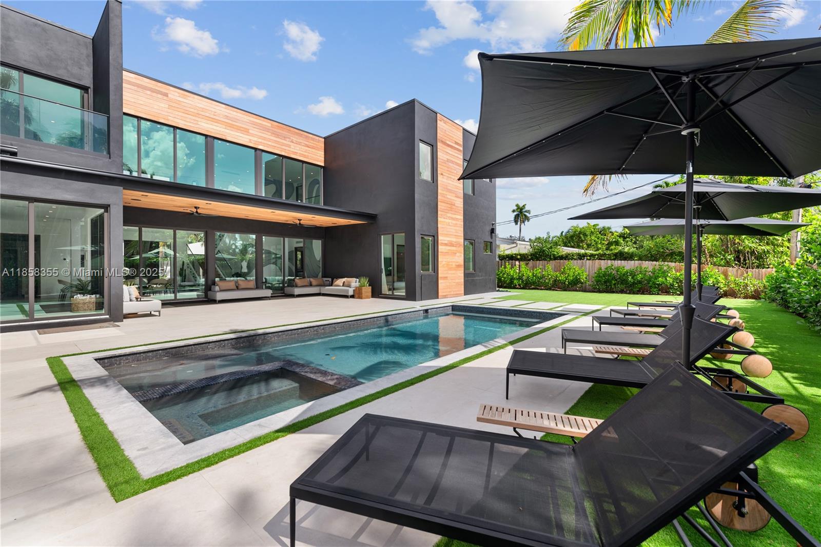 1960 NE 197th Ter Miami, FL 33179