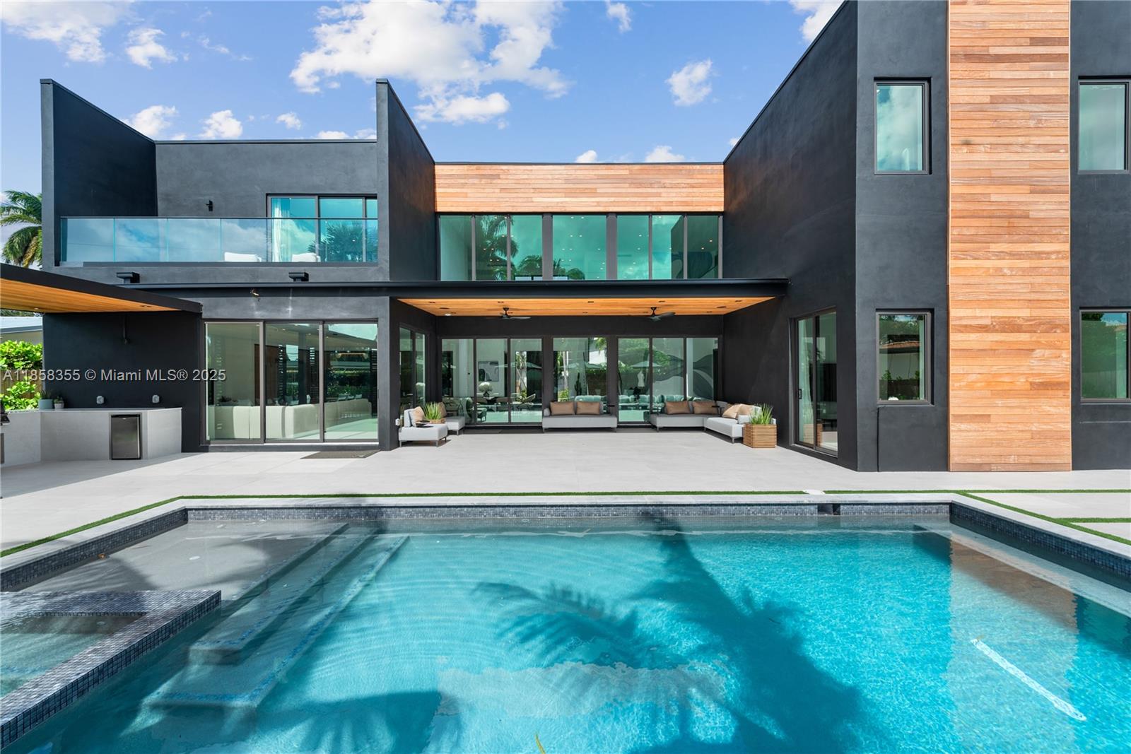 1960 NE 197th Ter Miami, FL 33179