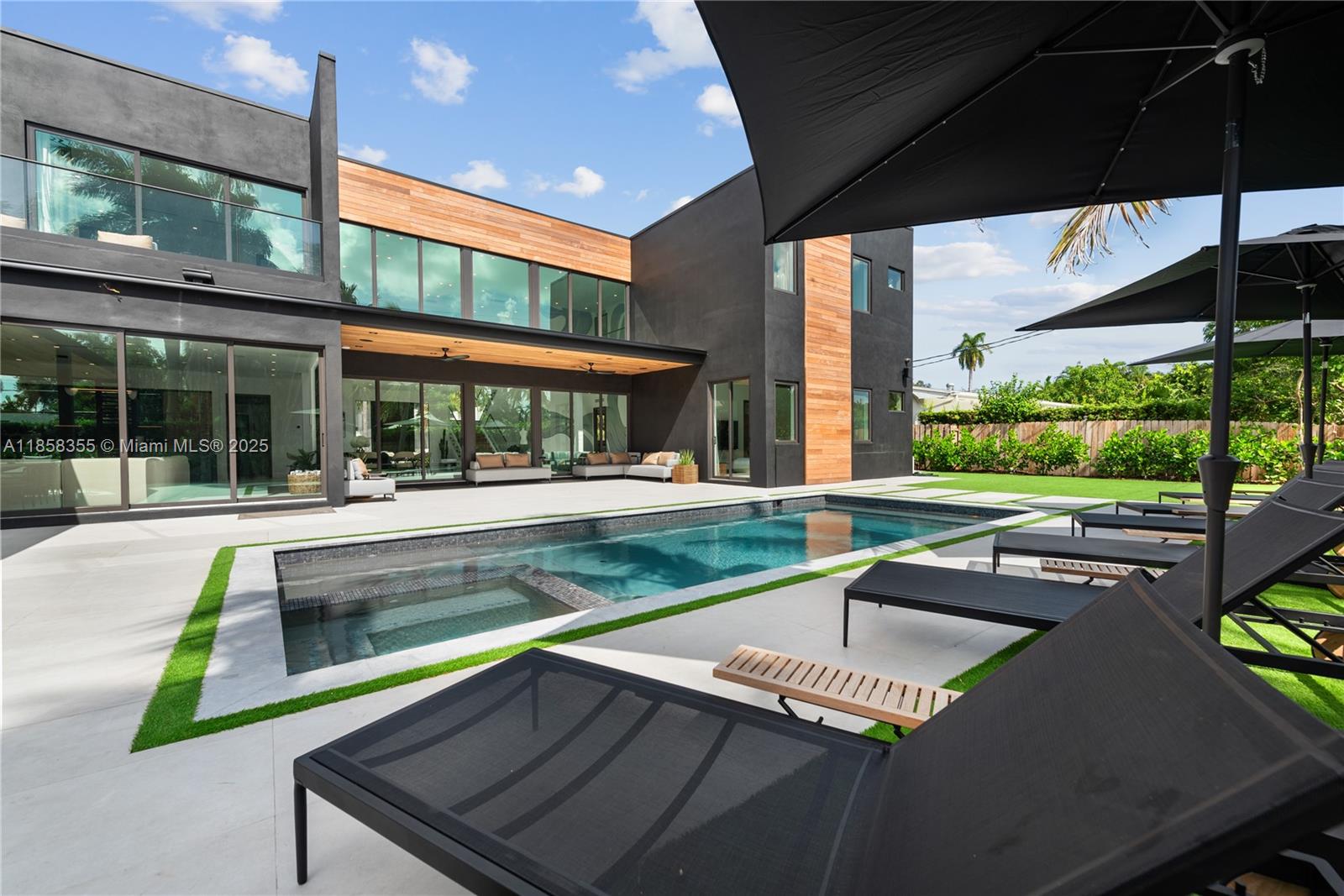 1960 NE 197th Ter Miami, FL 33179