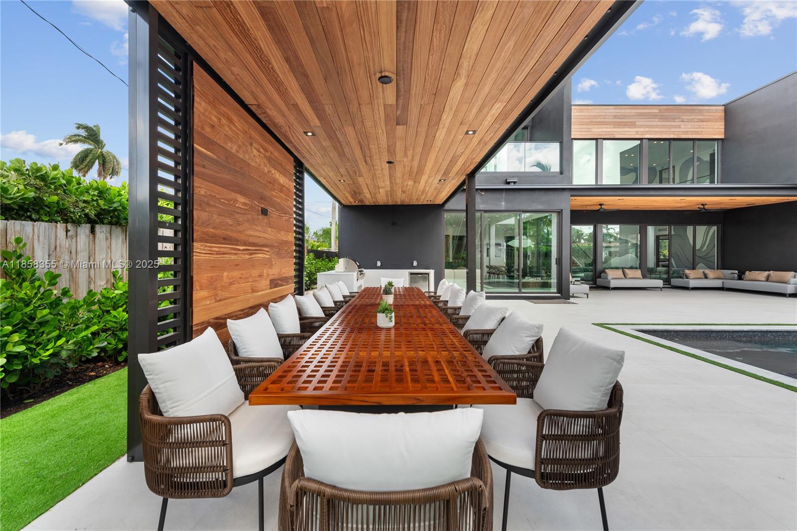 1960 NE 197th Ter Miami, FL 33179