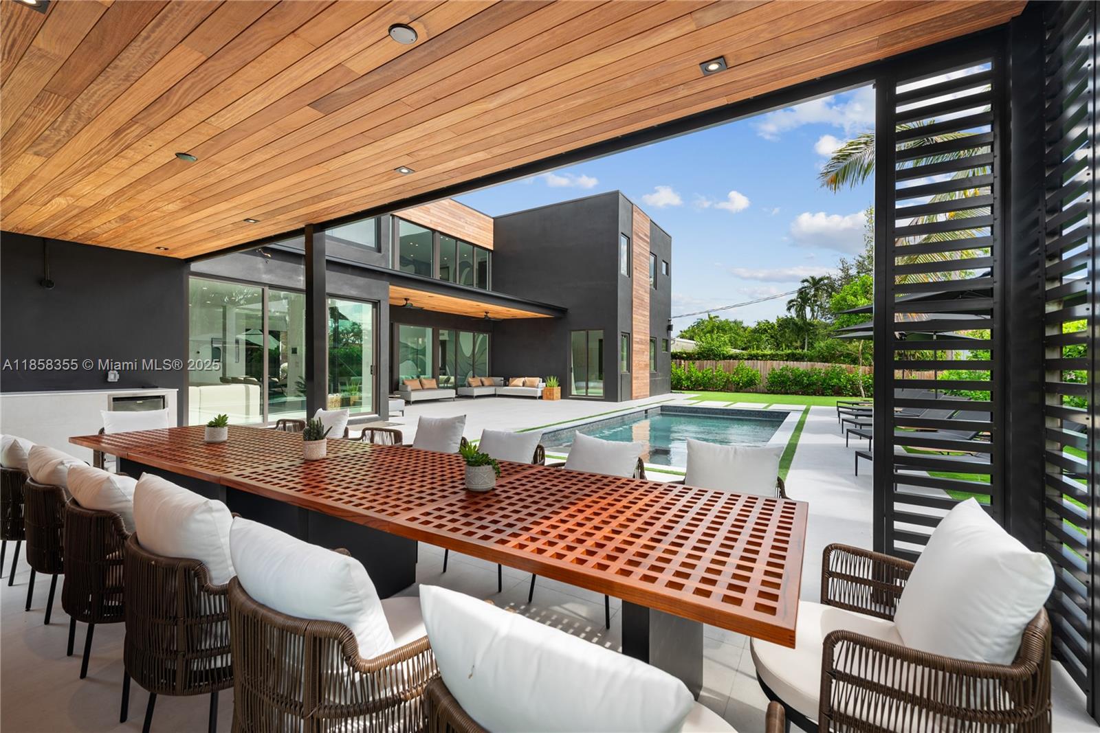 1960 NE 197th Ter Miami, FL 33179