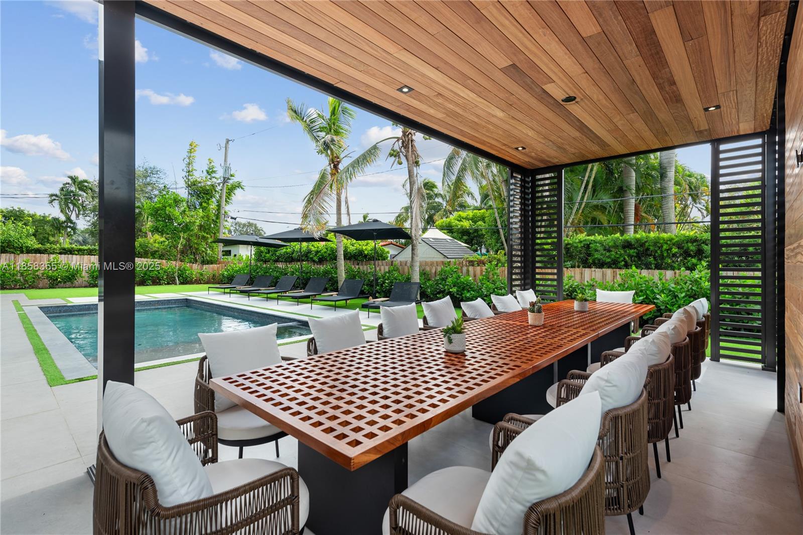 1960 NE 197th Ter Miami, FL 33179