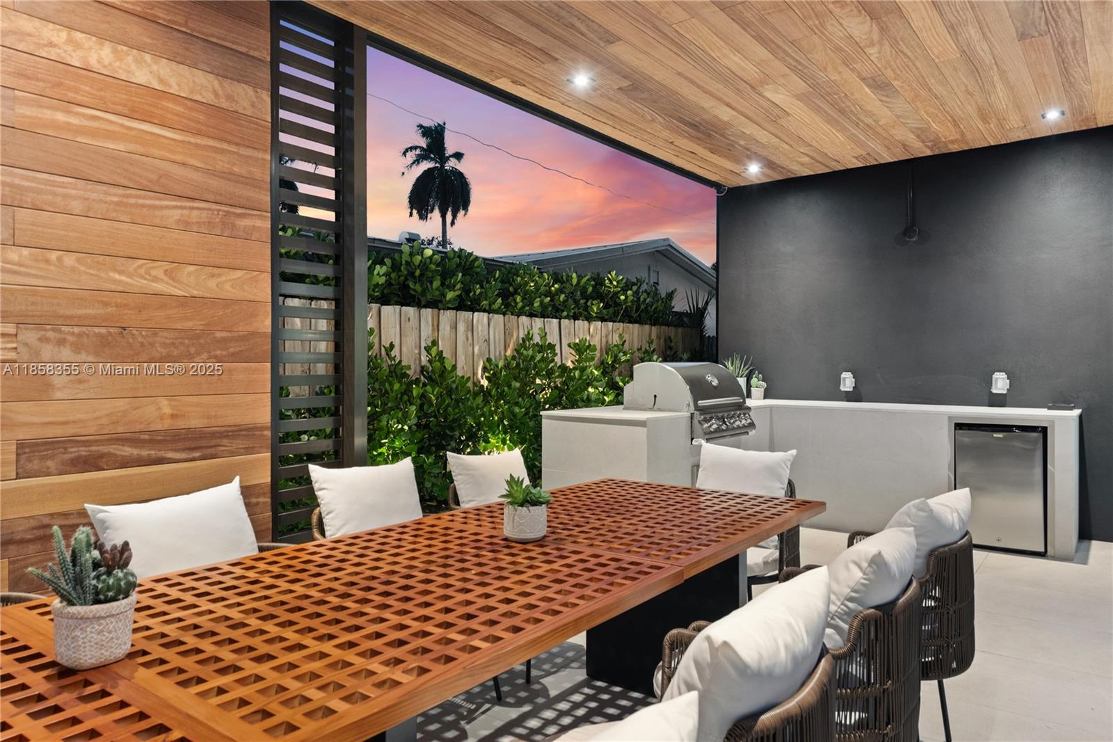 1960 NE 197th Ter Miami, FL 33179