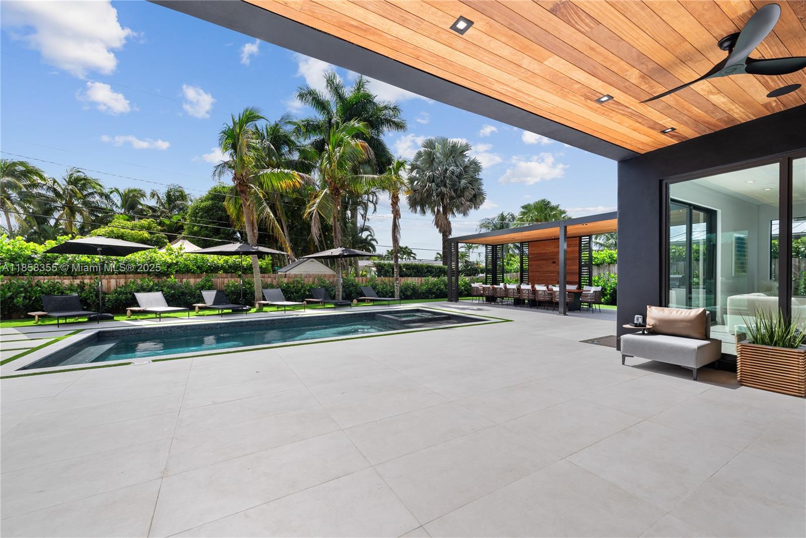 1960 NE 197th Ter Miami, FL 33179