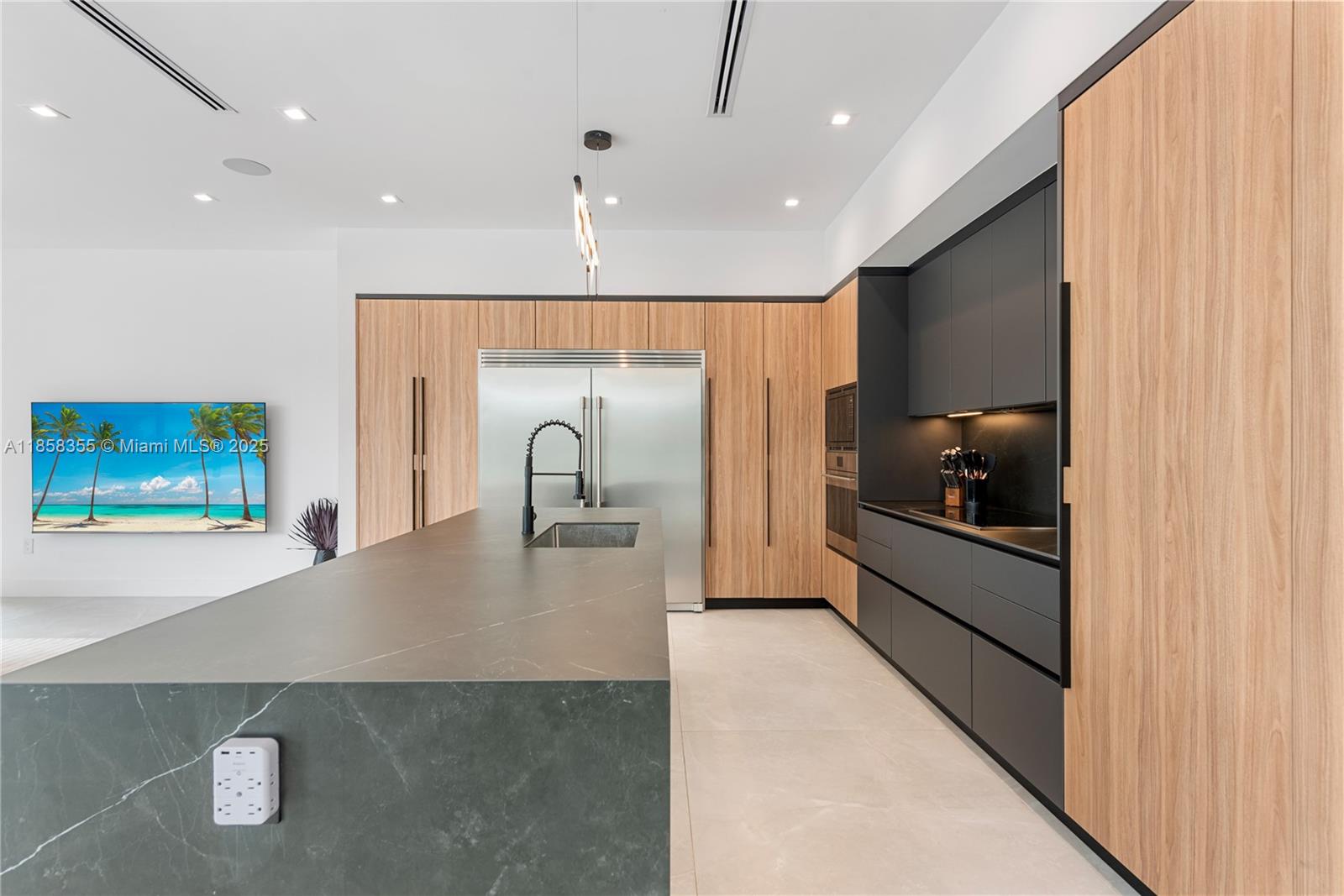 1960 NE 197th Ter Miami, FL 33179