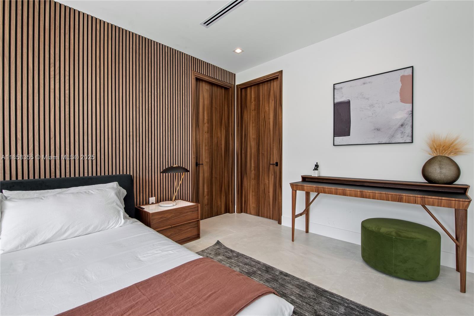 1960 NE 197th Ter Miami, FL 33179