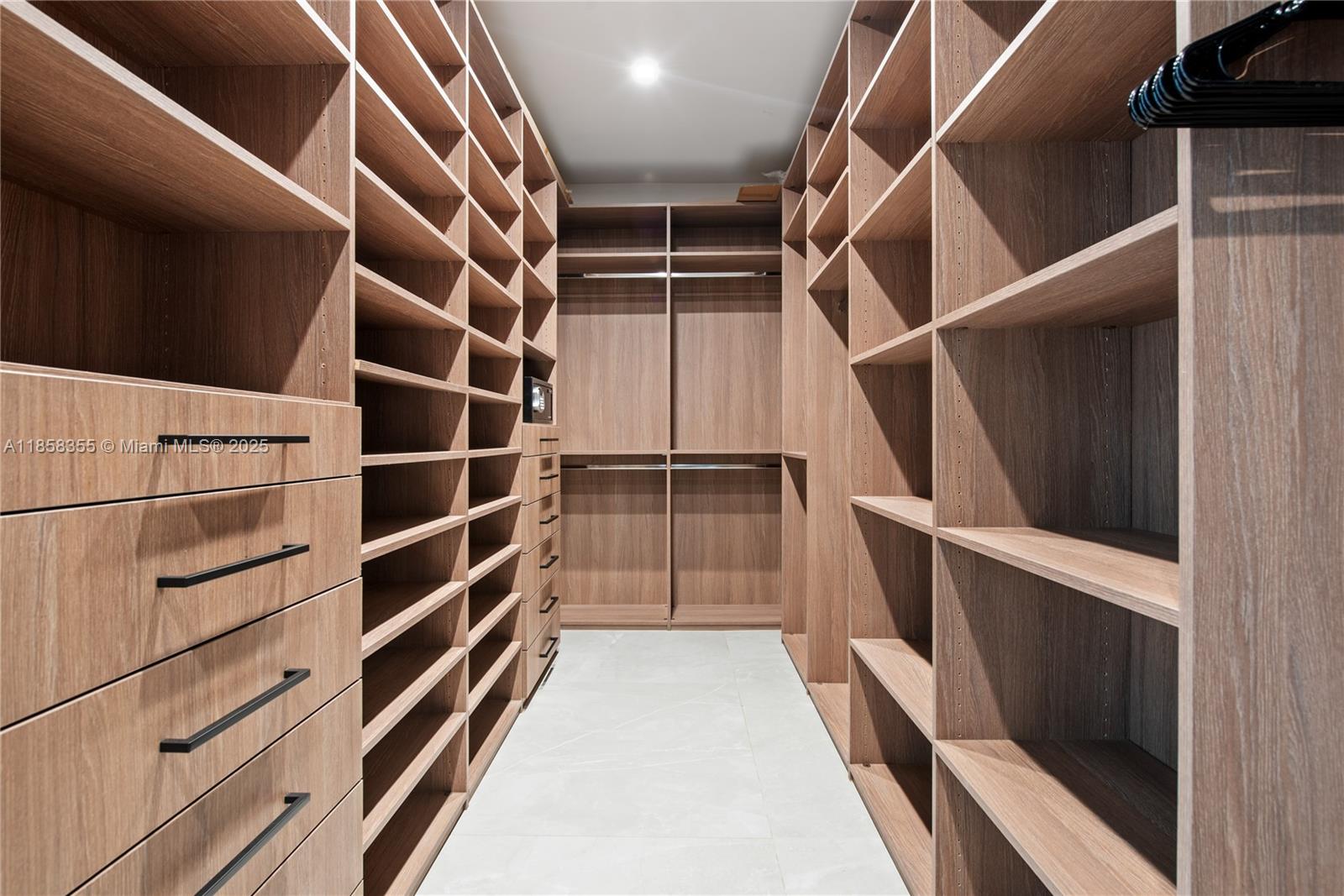 1960 NE 197th Ter Miami, FL 33179