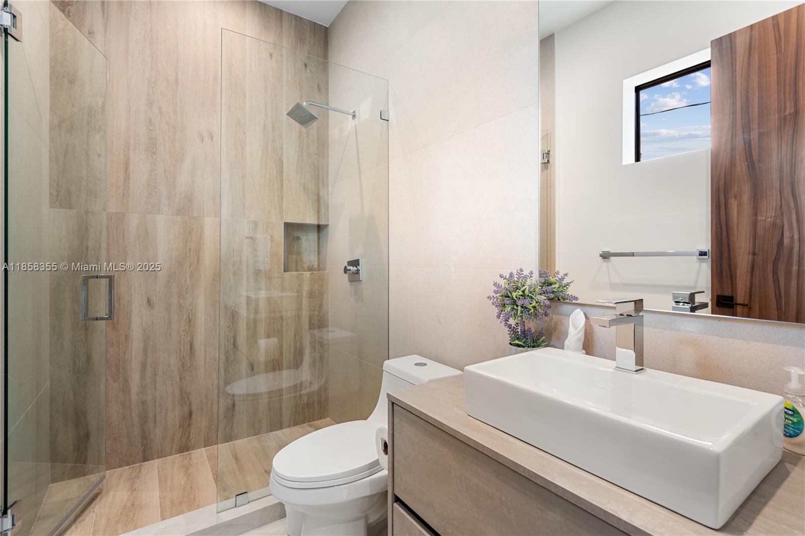 1960 NE 197th Ter Miami, FL 33179