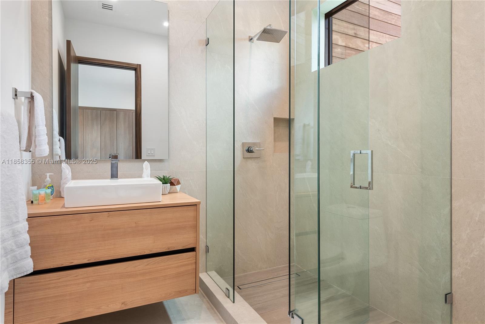 1960 NE 197th Ter Miami, FL 33179