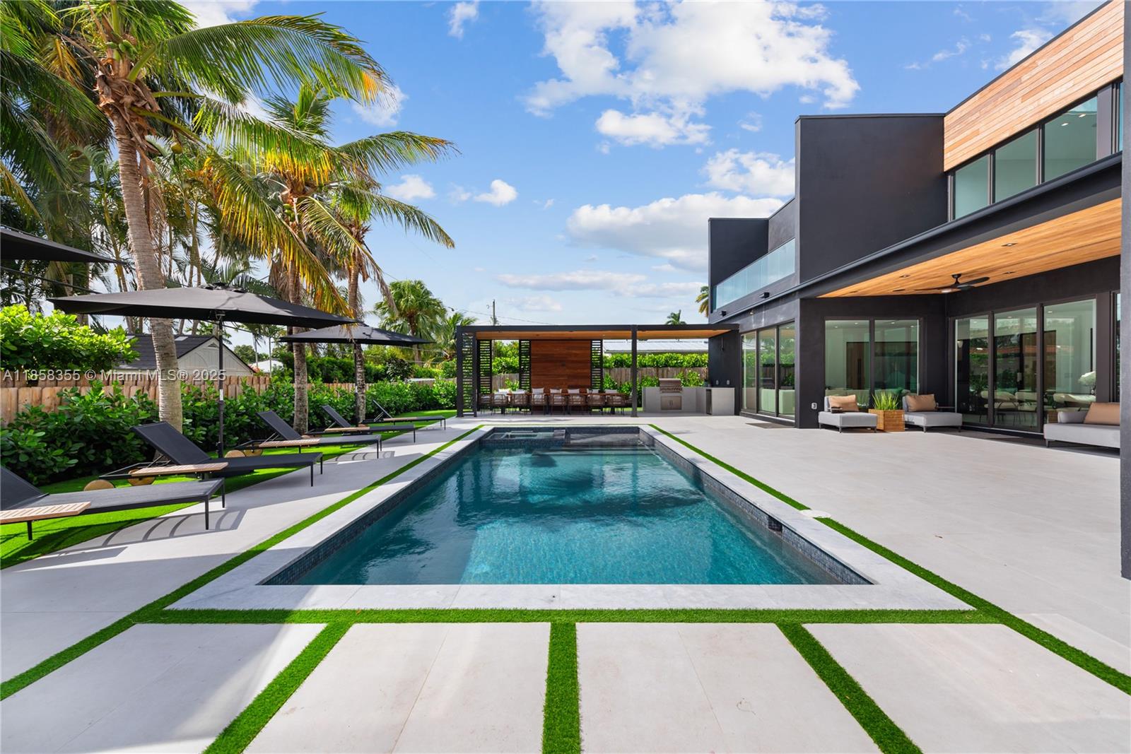 1960 NE 197th Ter Miami, FL 33179