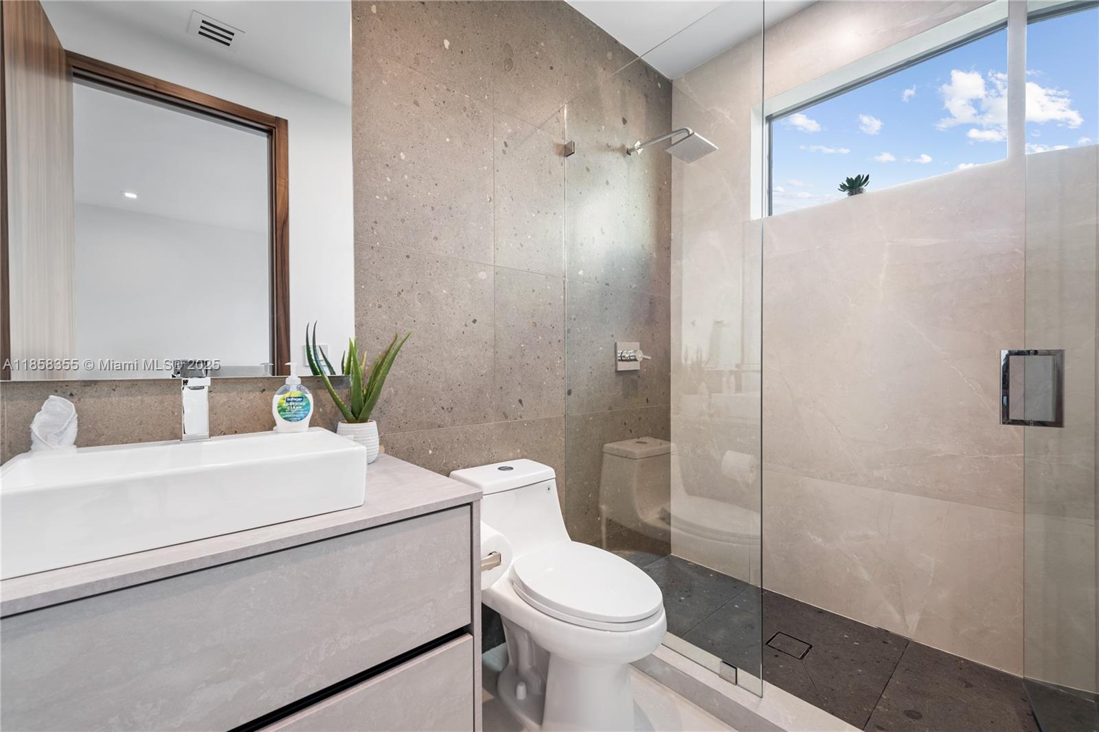 1960 NE 197th Ter Miami, FL 33179