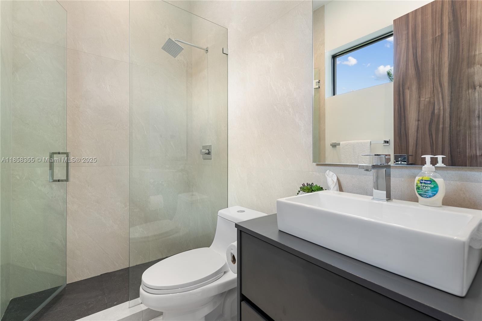 1960 NE 197th Ter Miami, FL 33179