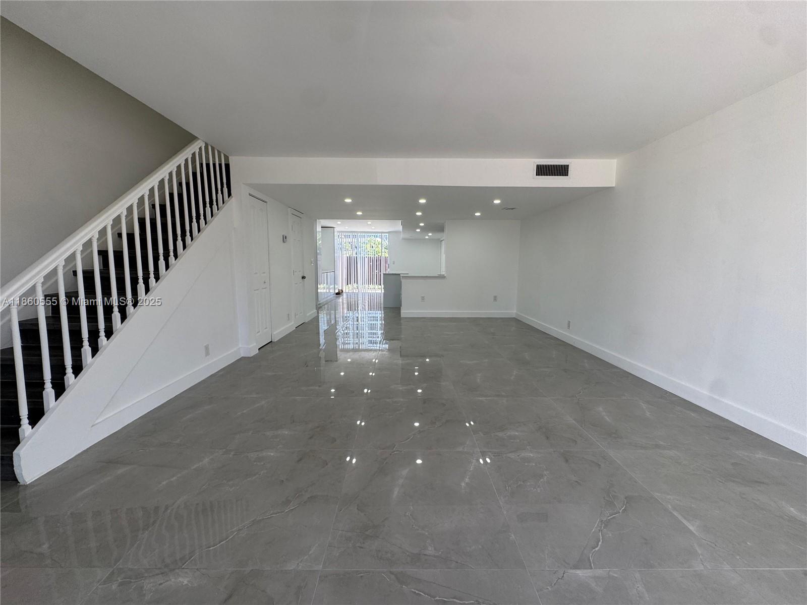 2318 NE 7th St #34 Hallandale Beach, FL 33009