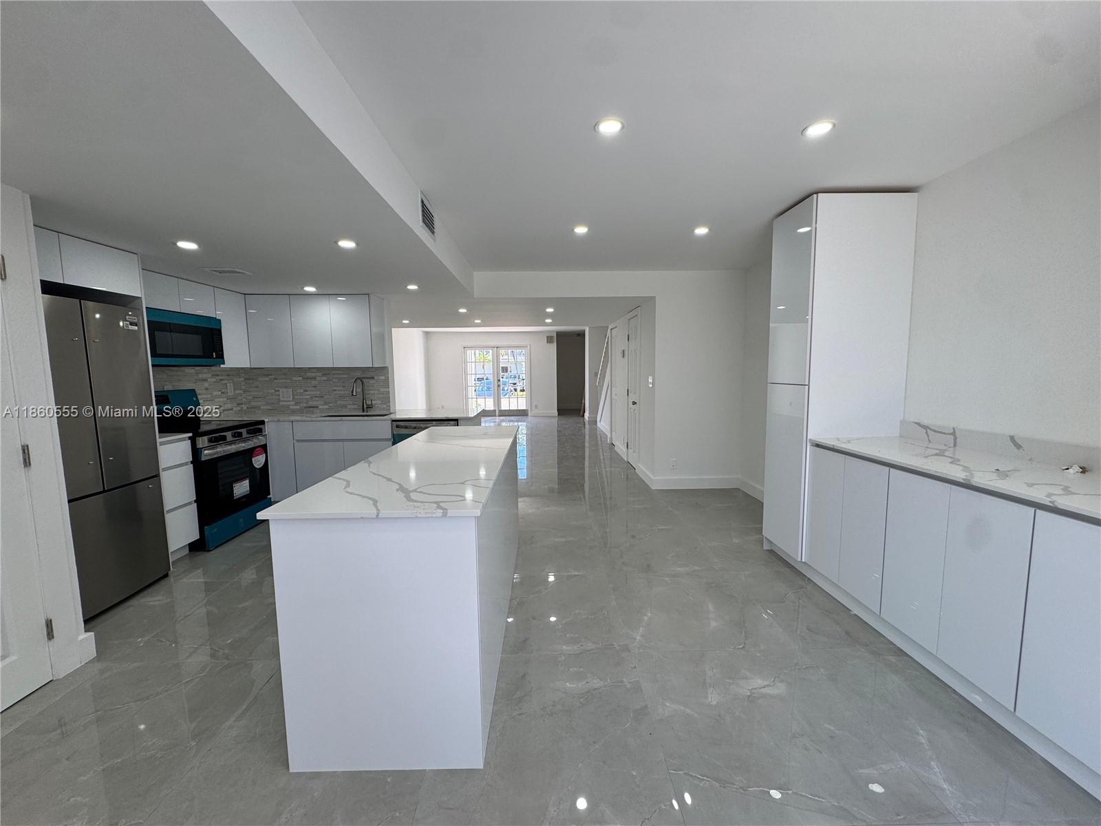 2318 NE 7th St #34 Hallandale Beach, FL 33009