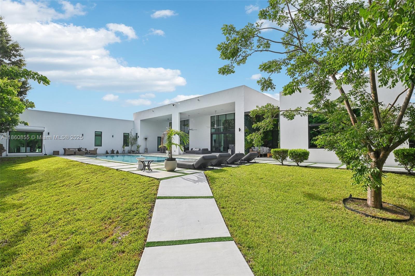 6175 SW 128th St Pinecrest, FL 33156 6175 SW 128th St Pinecrest, FL 33156