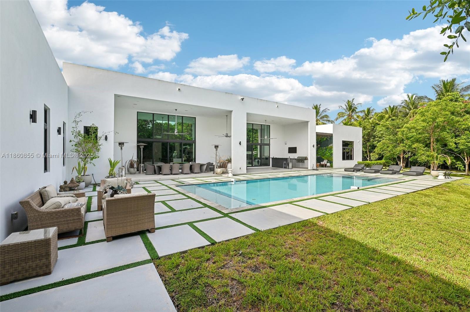6175 SW 128th St Pinecrest, FL 33156 6175 SW 128th St Pinecrest, FL 33156