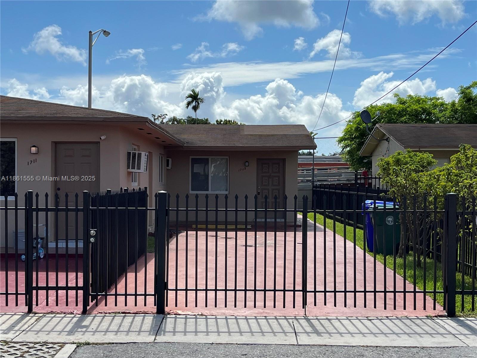 1709 NW 22nd Ct