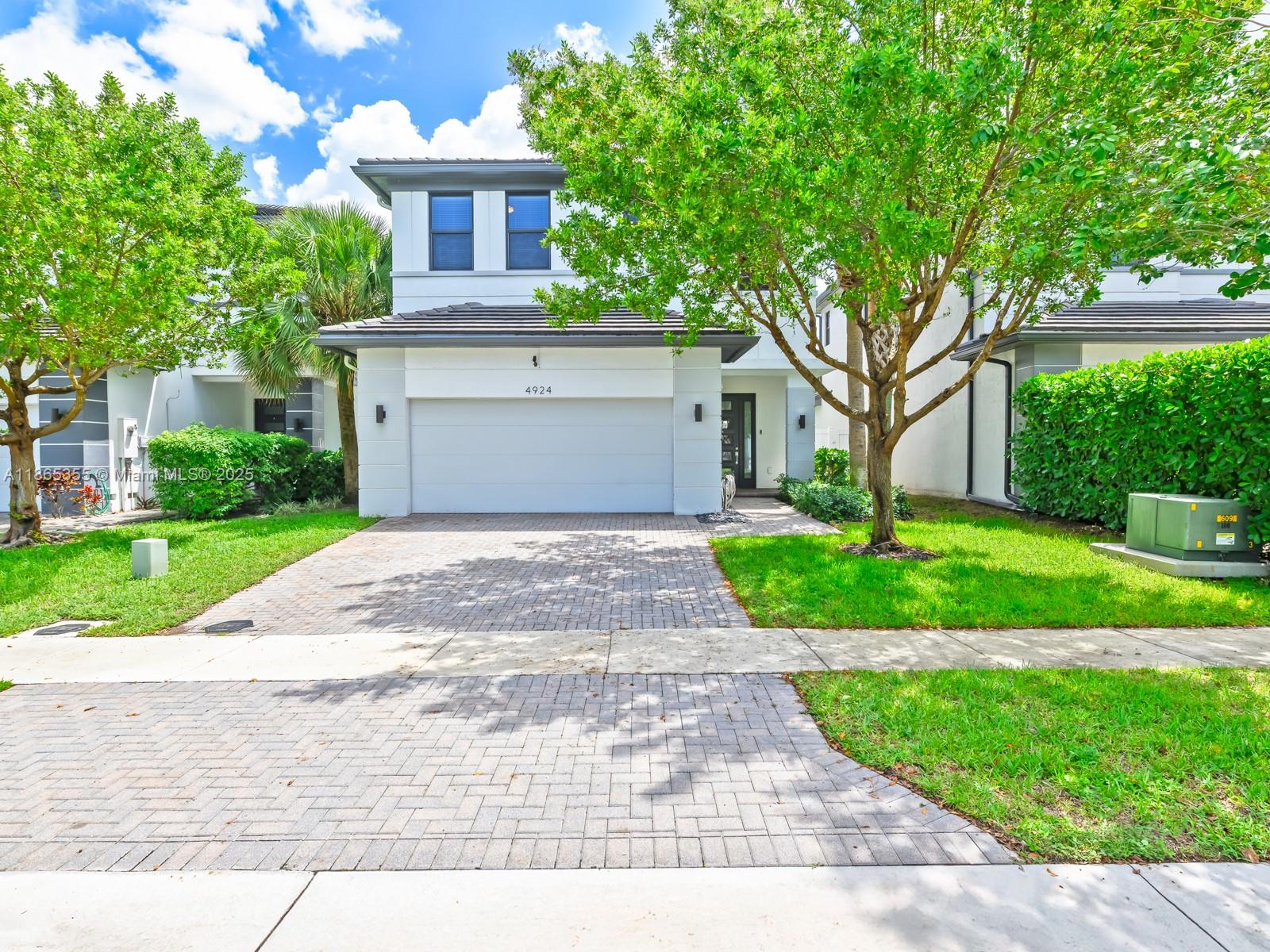 4924 Whispering Way