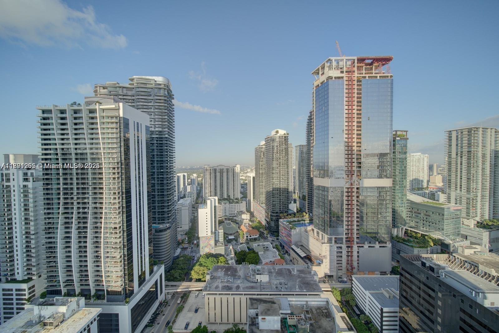 951 Brickell Ave #3905