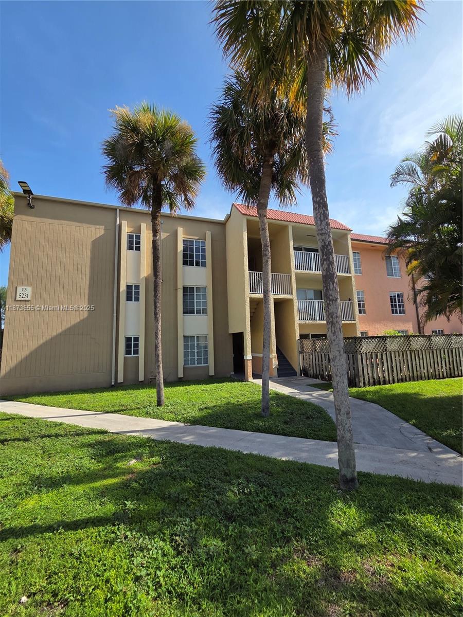 5231 Geneva Way #205