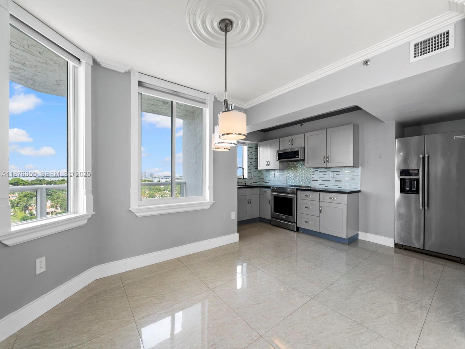 image THE GRANDVIEW CONDO18