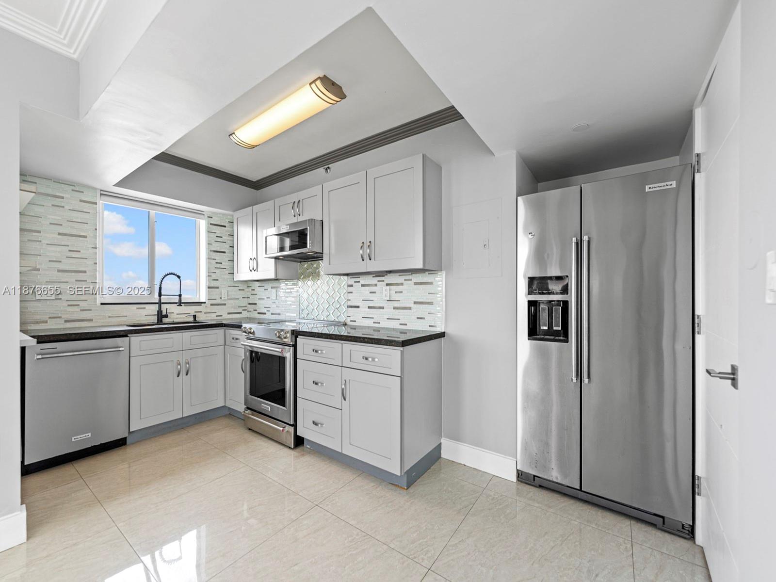 image THE GRANDVIEW CONDO19