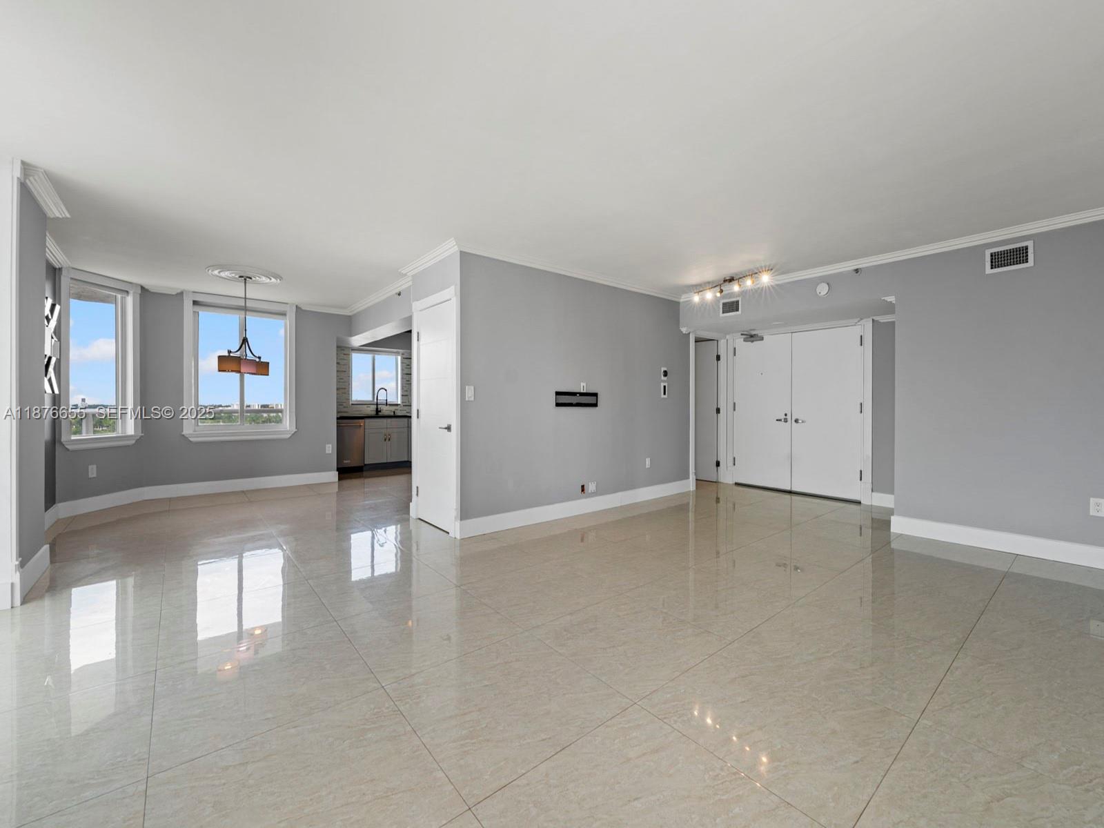 image THE GRANDVIEW CONDO24