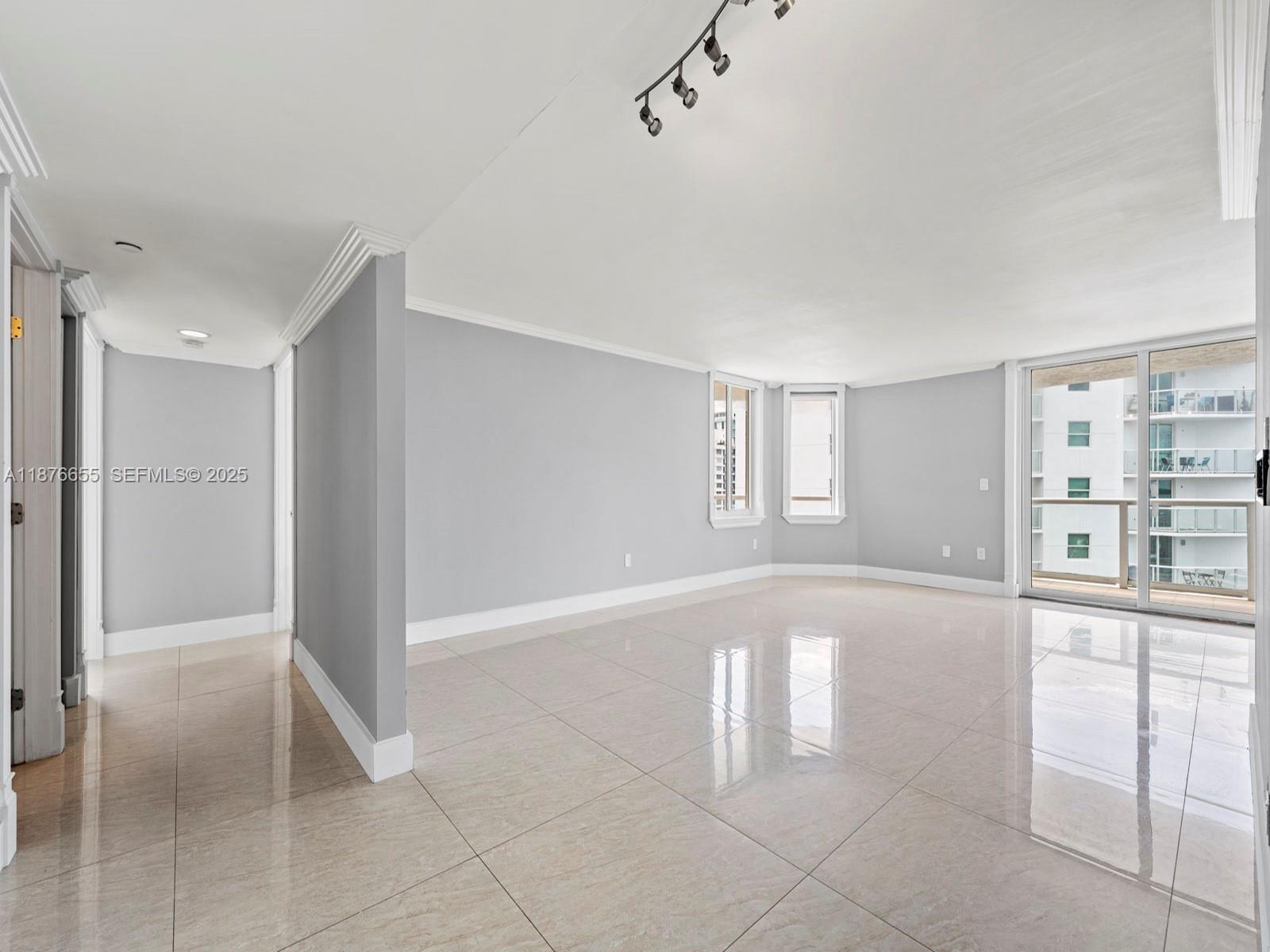 image THE GRANDVIEW CONDO27