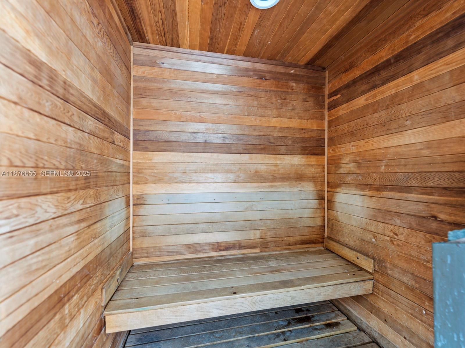 image THE GRANDVIEW CONDO39