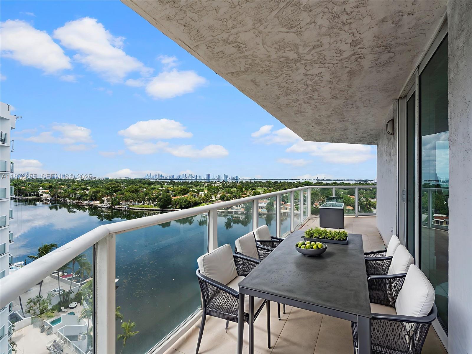 image THE GRANDVIEW CONDO6