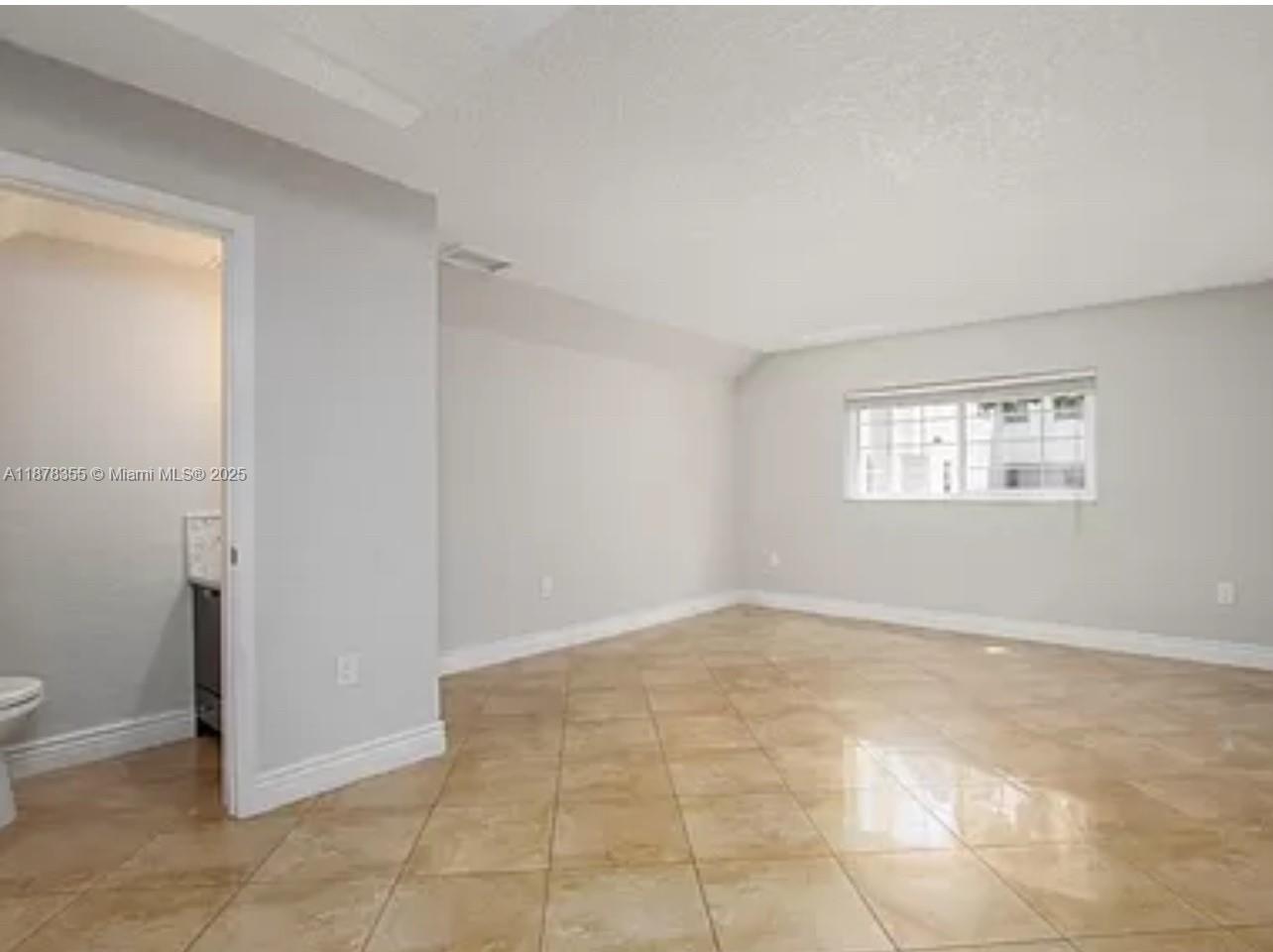 633 NE 2nd Ave #8