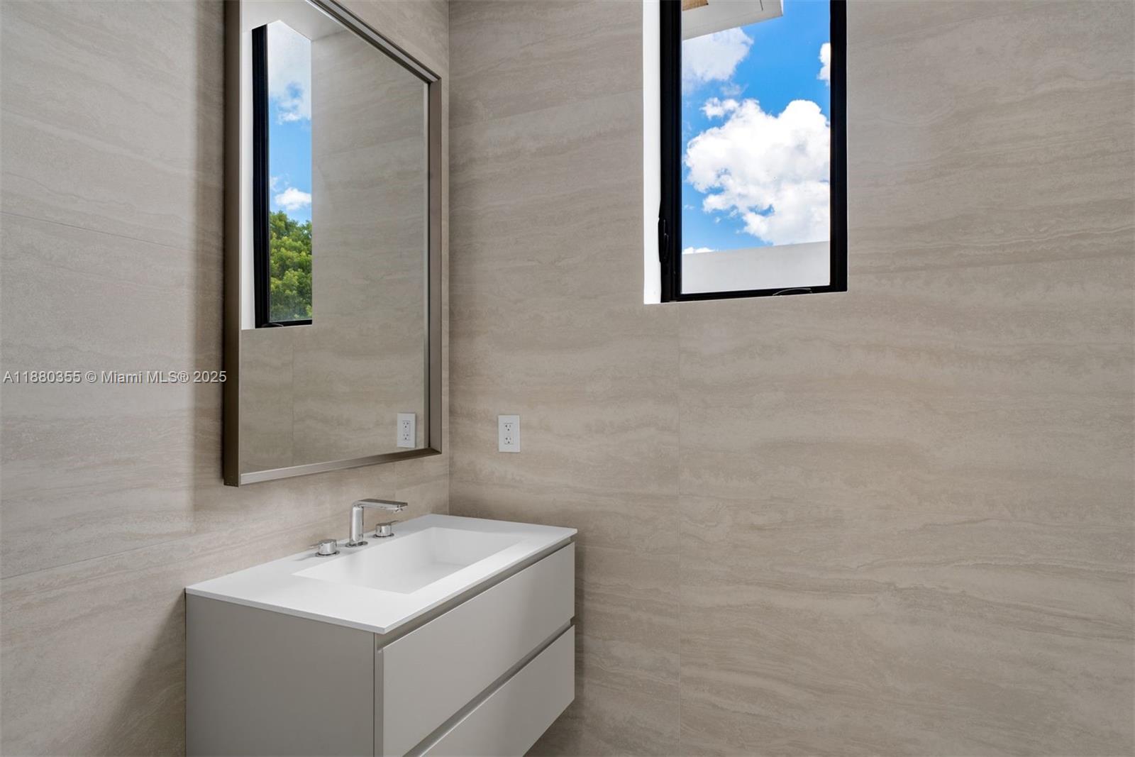 4095 Hardie Ave Miami, FL 33133