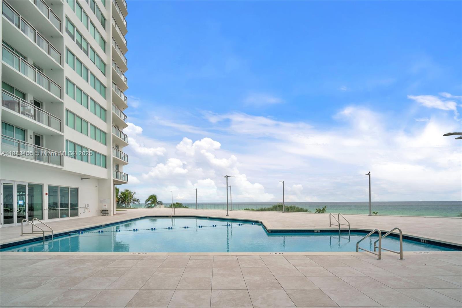 7135 Collins Ave #736