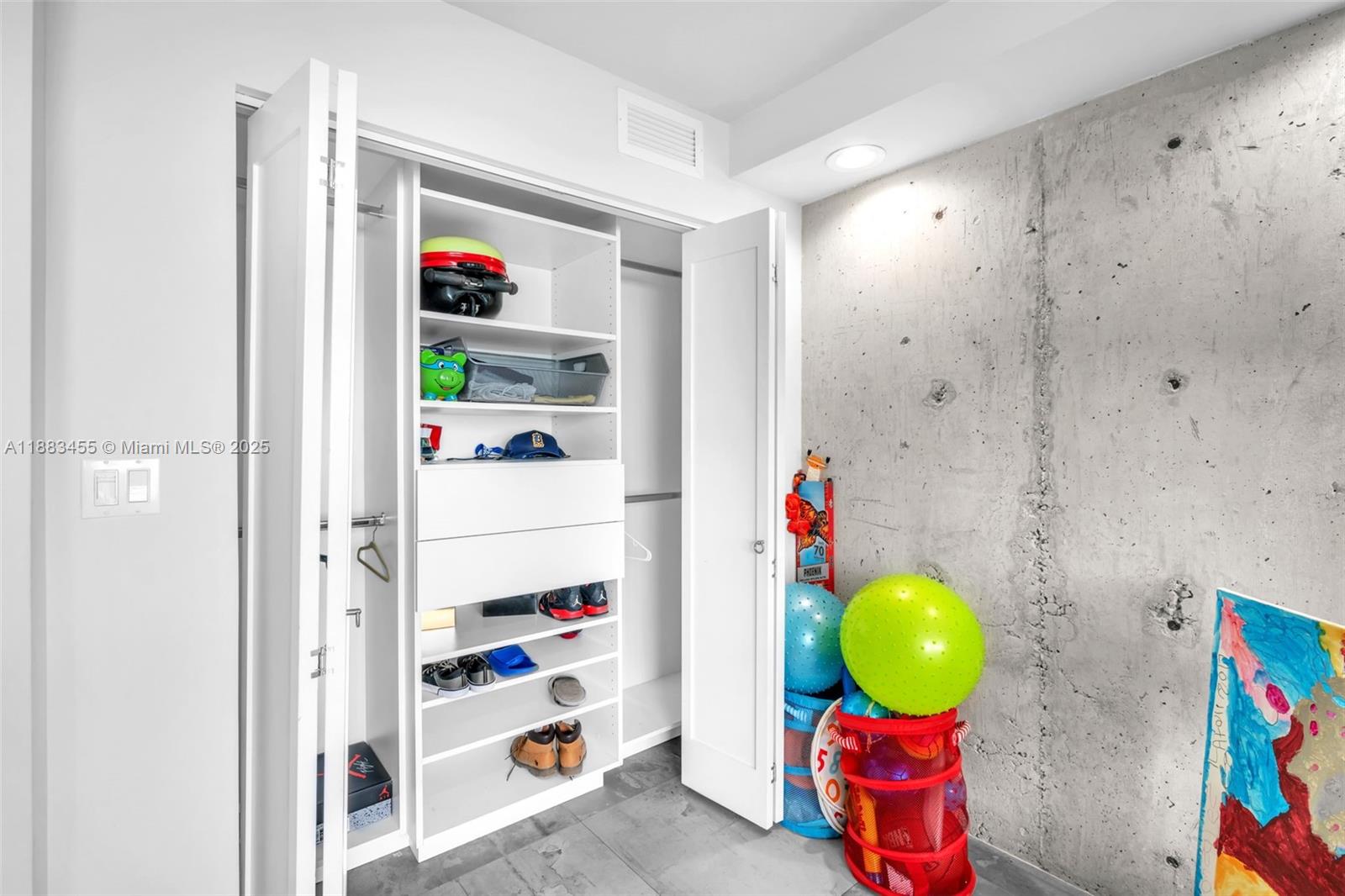 7135 Collins Ave #736,Miami Beach, FL 33141