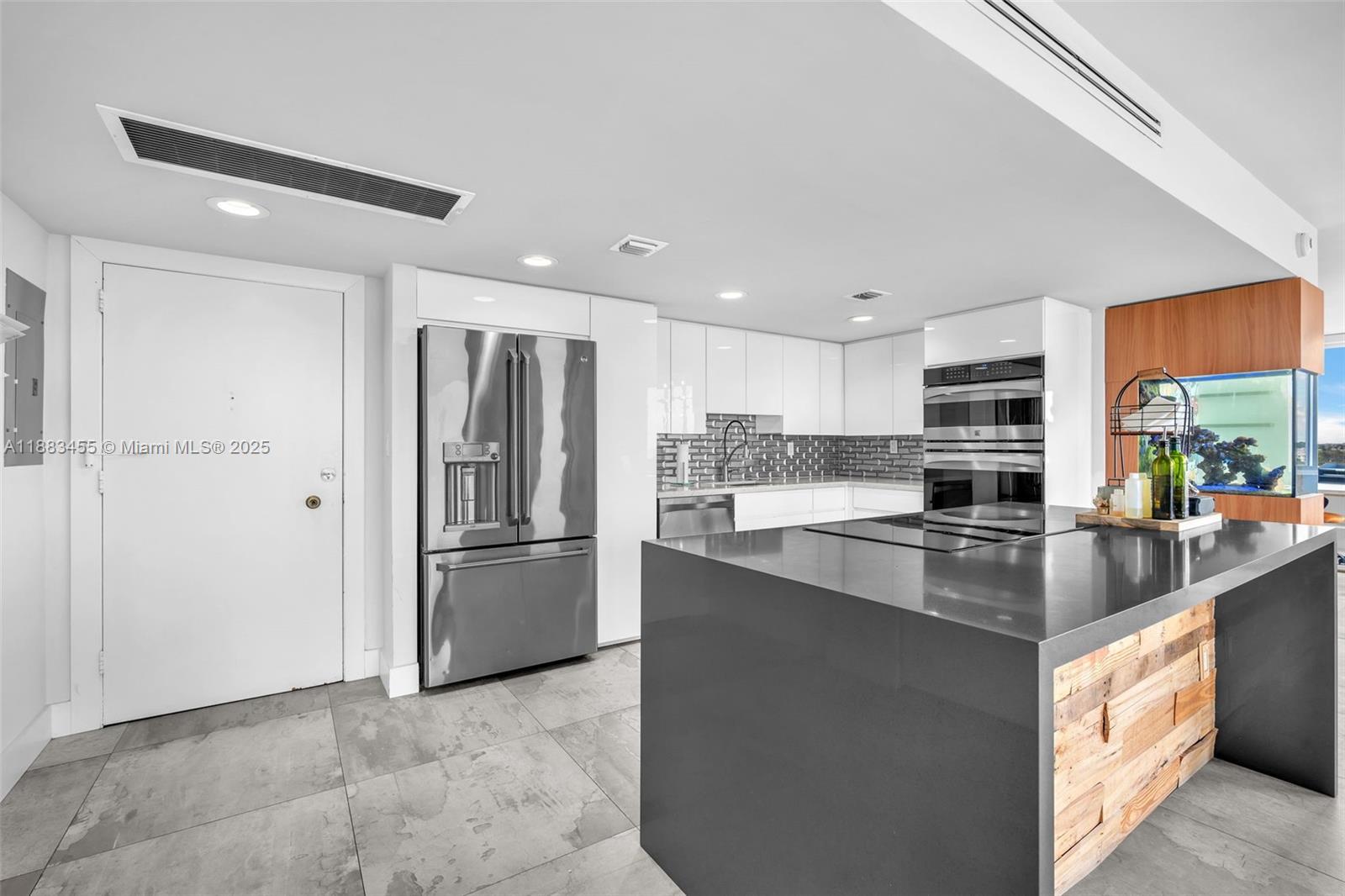 7135 Collins Ave #736,Miami Beach, FL 33141