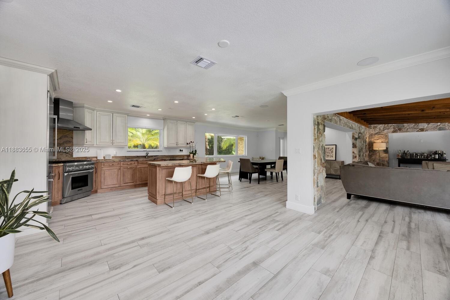 10110 SW 66th St Miami, FL 33173