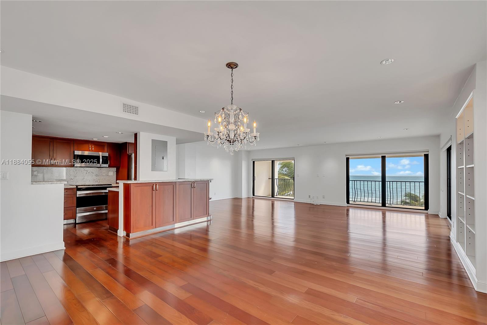 5415 Collins Ave #506