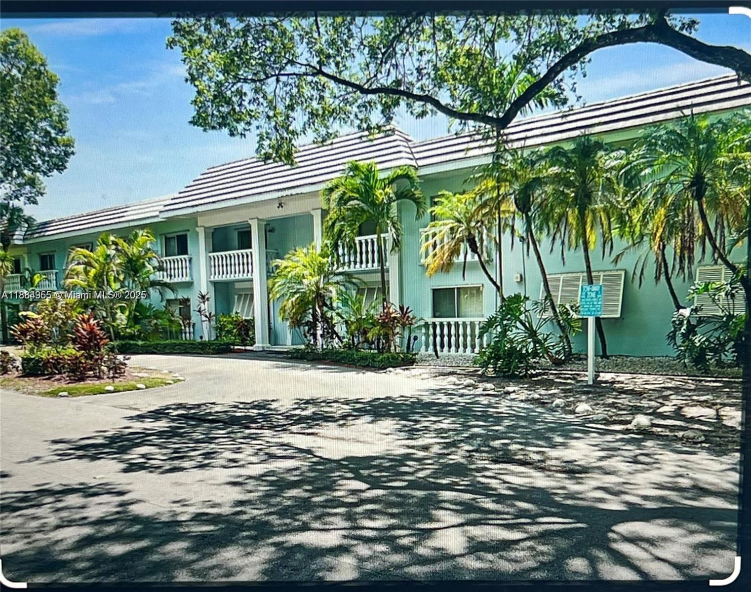 1200 Mariposa Ave #D204
