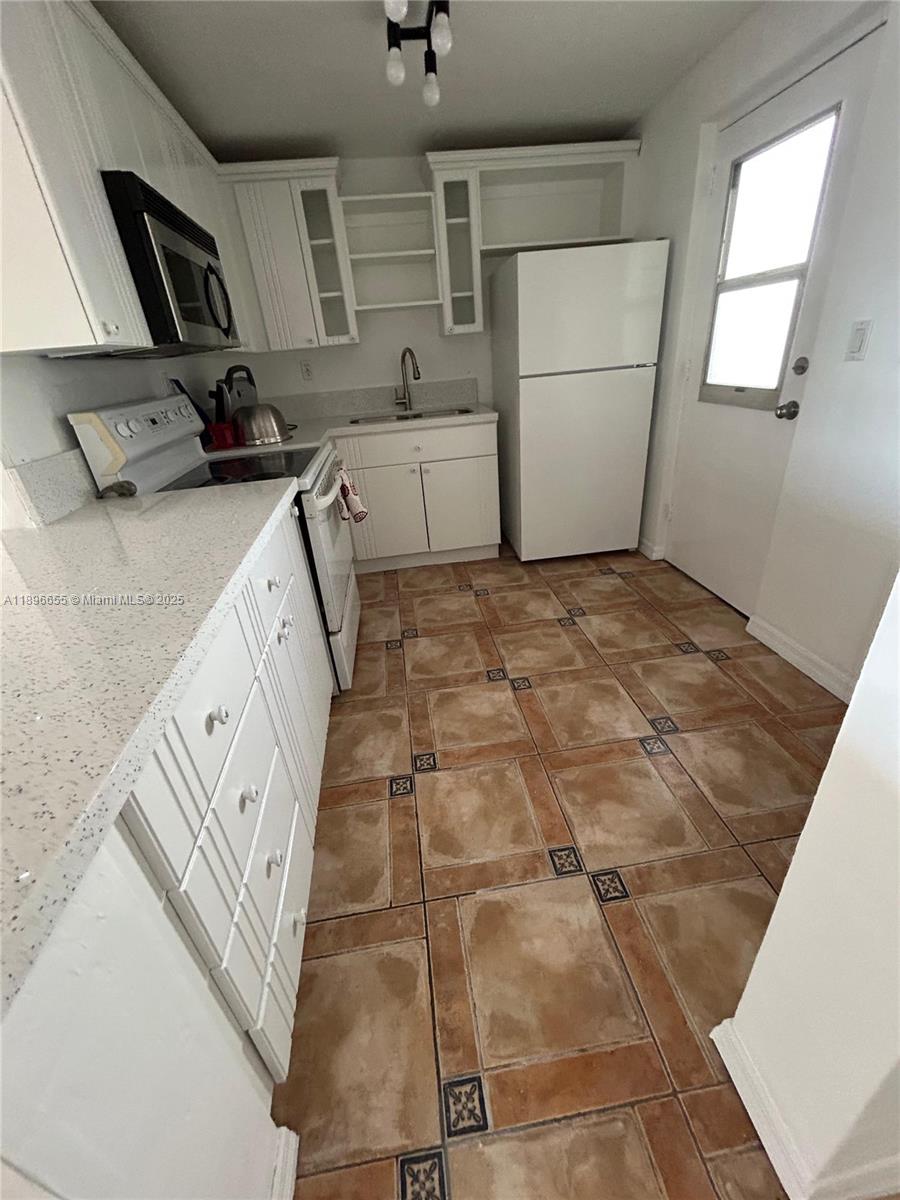 7850 Byron Ave #403