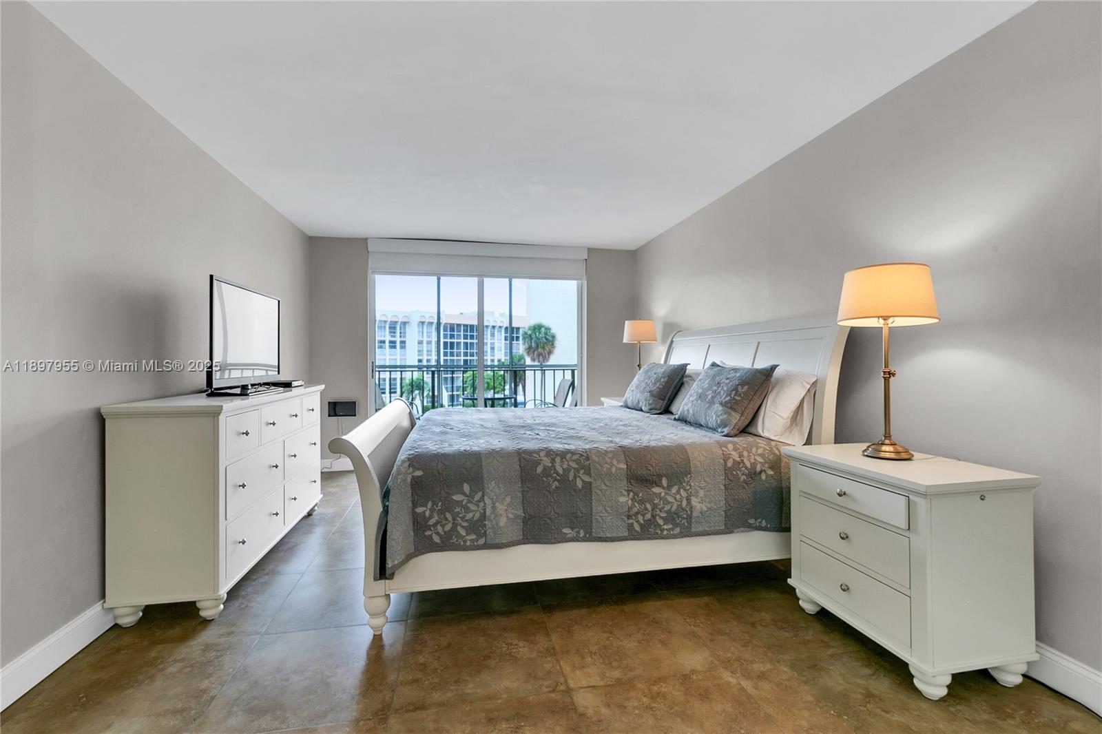 501 Three Iss Blvd #306