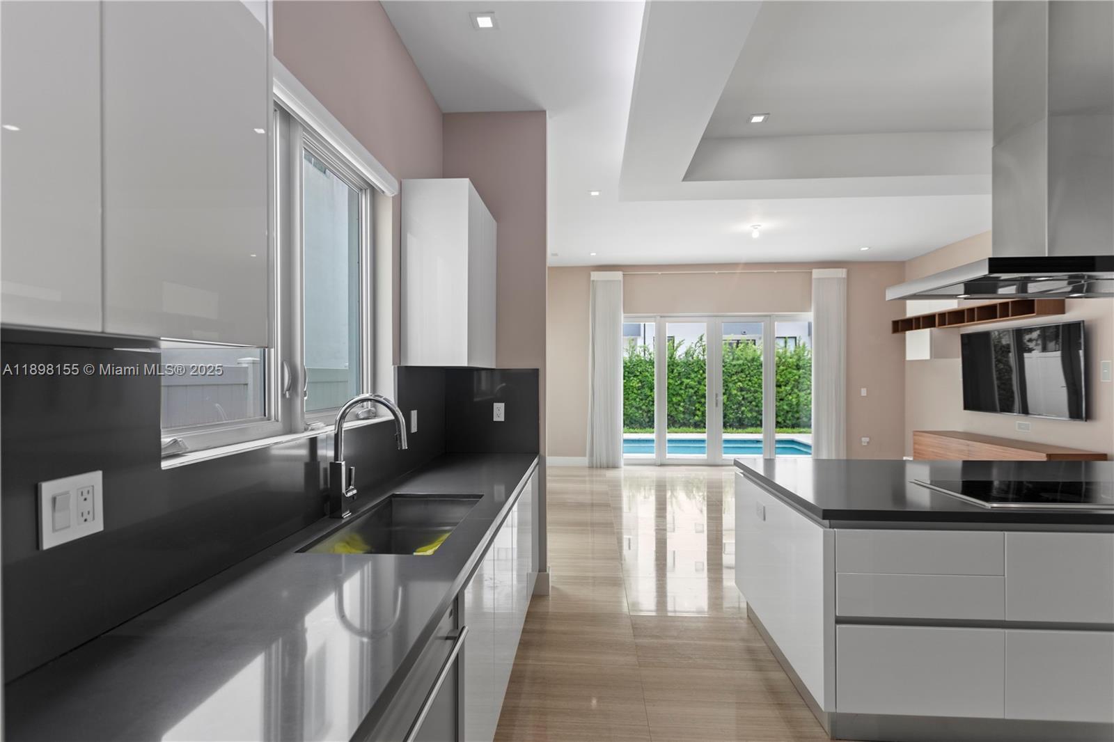 8415 NW 34th Dr Doral, FL 33122