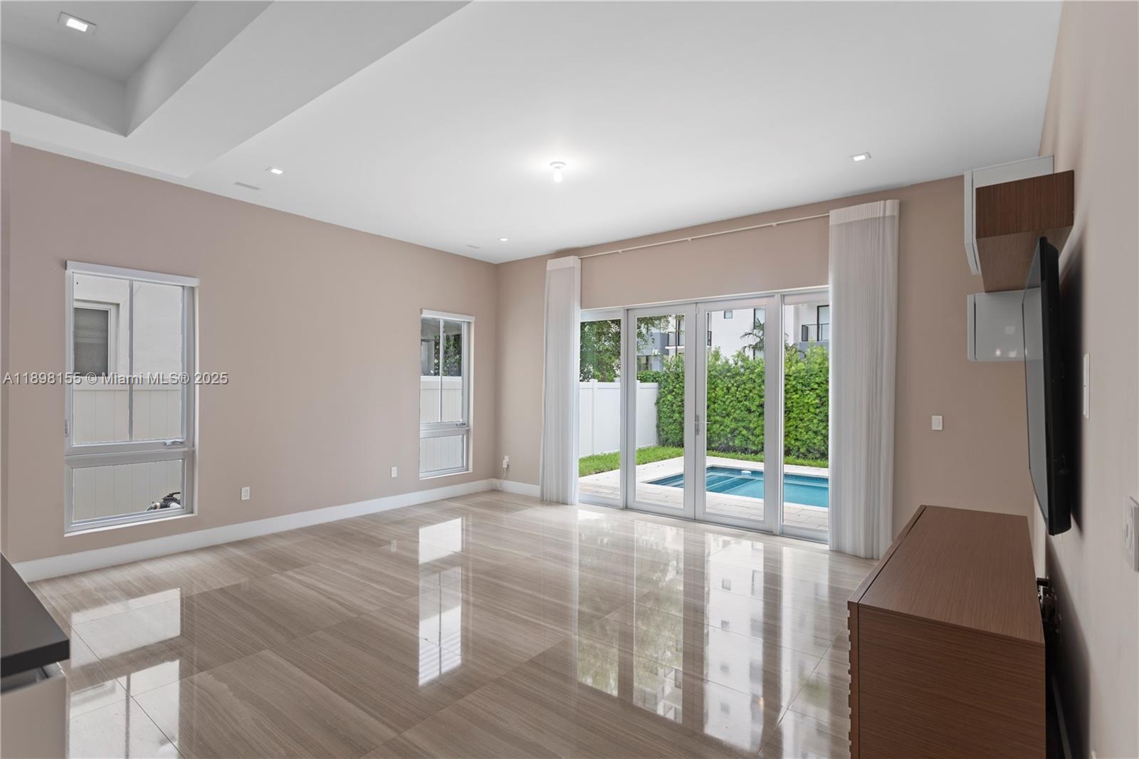 8415 NW 34th Dr Doral, FL 33122