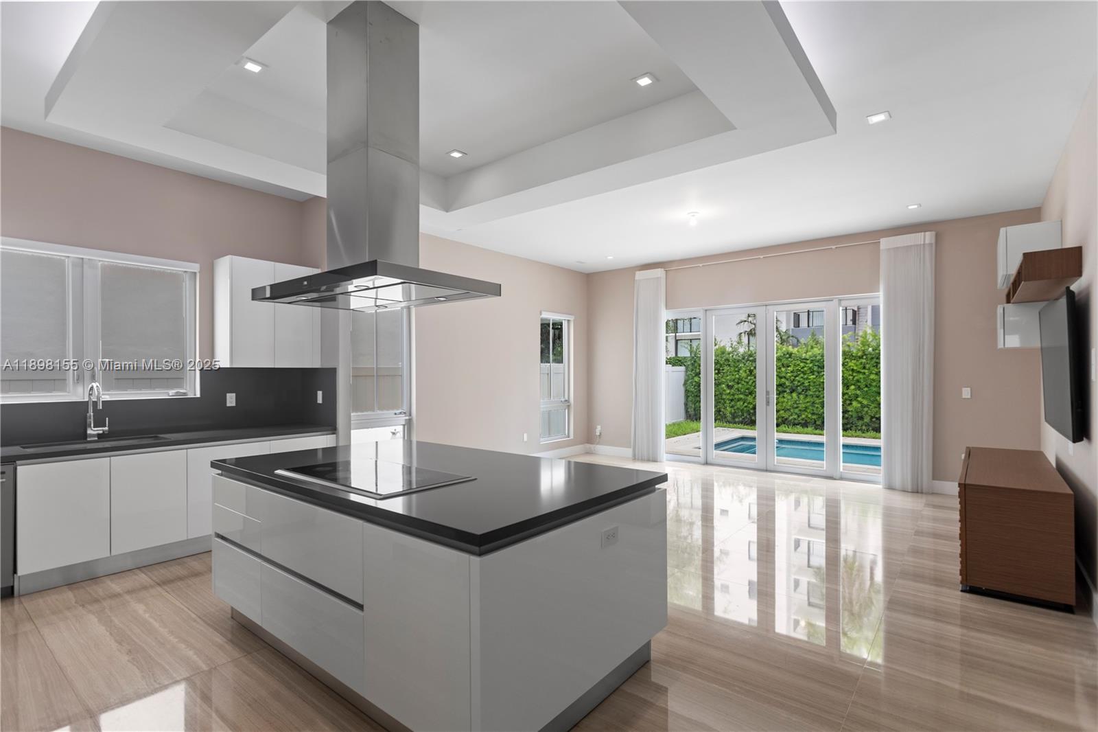 8415 NW 34th Dr Doral, FL 33122