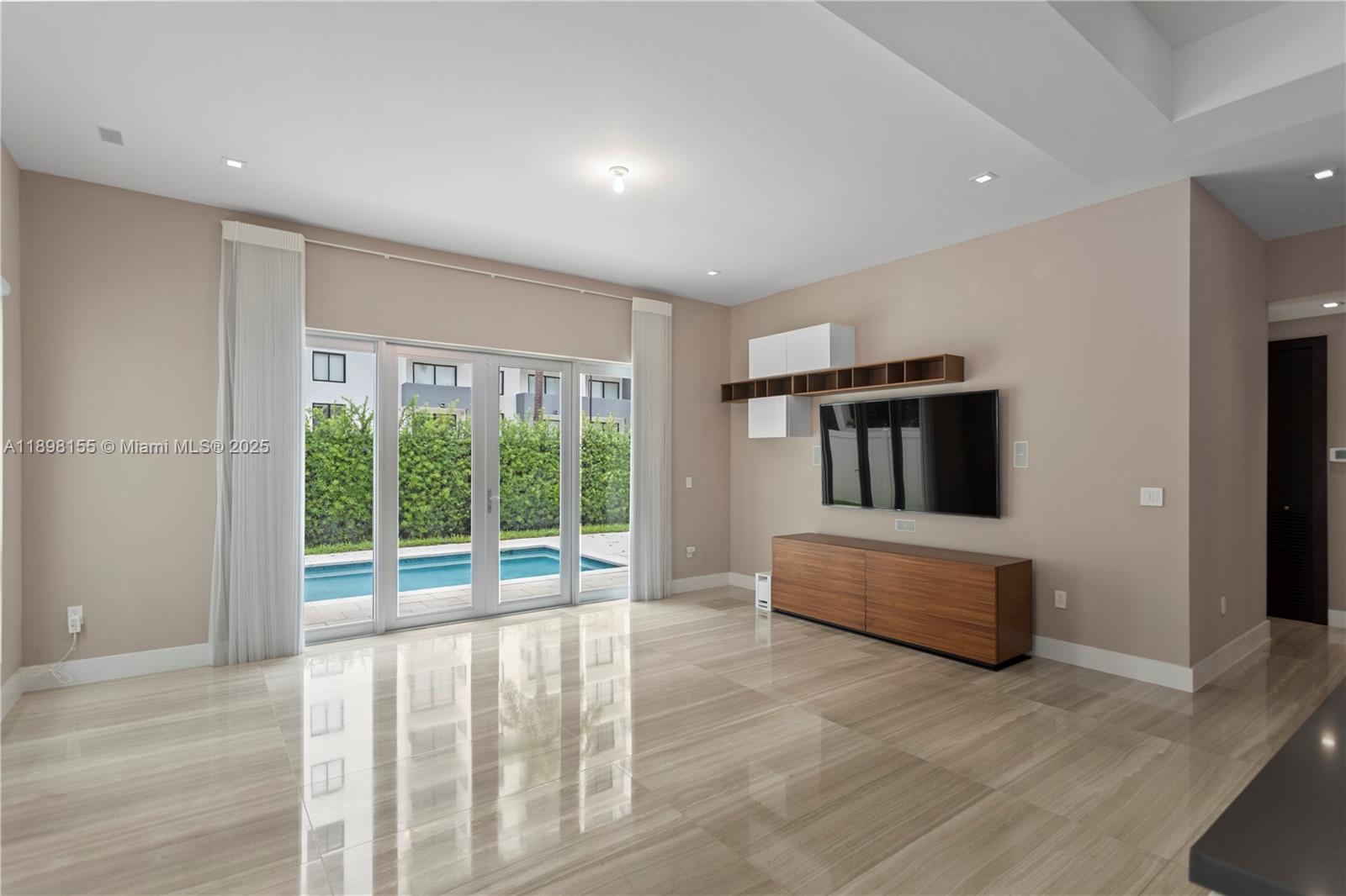 8415 NW 34th Dr Doral, FL 33122